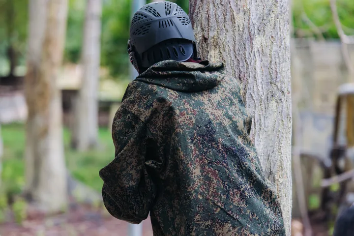 Joueur d’airsoft en action